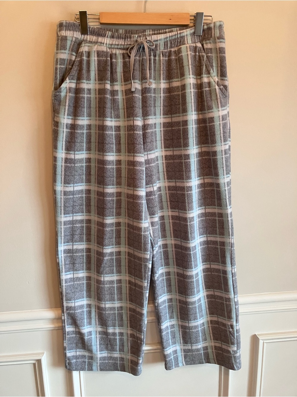 Croft & Barrow Gray and White Plaid Women's Lounge Pajama Pants XL